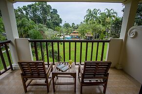 The Leaf On The Sands by Katathani