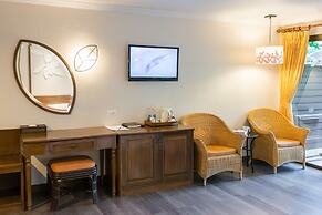 The Leaf On The Sands by Katathani