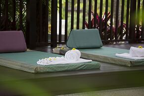 The Leaf On The Sands by Katathani