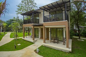 The Leaf On The Sands by Katathani