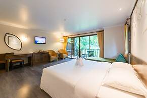 The Leaf On The Sands by Katathani