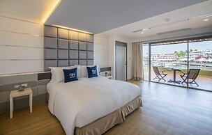 NH Boat Lagoon Phuket Resort