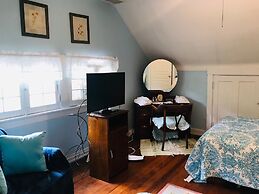 Six Acres Bed & Breakfast