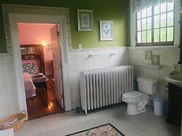 Six Acres Bed & Breakfast