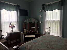 Six Acres Bed & Breakfast