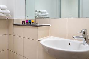 Roomzzz Leeds City West