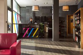 Roomzzz Leeds City West