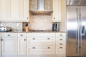 Naples Bay Resort & Marina