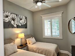 Naples Bay Resort & Marina