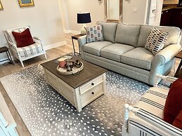 Naples Bay Resort & Marina