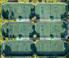 Naples Bay Resort & Marina