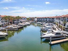 Naples Bay Resort & Marina