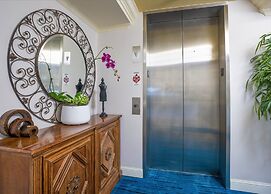 Naples Bay Resort & Marina