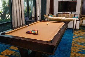 Naples Bay Resort & Marina