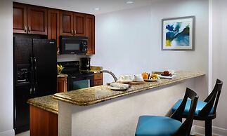 Naples Bay Resort & Marina