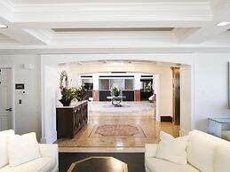 Naples Bay Resort & Marina