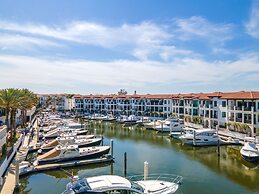 Naples Bay Resort & Marina