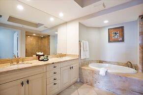 Naples Bay Resort & Marina