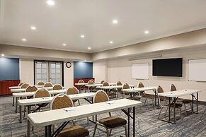 Holiday Inn Express and Suites Bakersfield Central by IHG