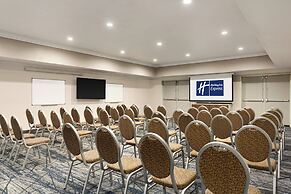 Holiday Inn Express and Suites Bakersfield Central by IHG