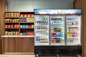 Holiday Inn Express and Suites Bakersfield Central by IHG