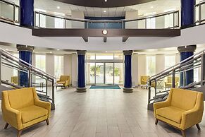 Holiday Inn Express and Suites Bakersfield Central by IHG