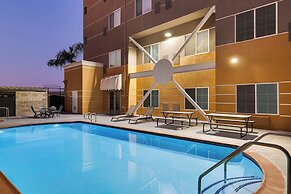 Holiday Inn Express and Suites Bakersfield Central by IHG