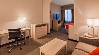 Best Western Plus New Cumberland Inn & Suites