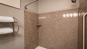 Best Western Plus New Cumberland Inn & Suites