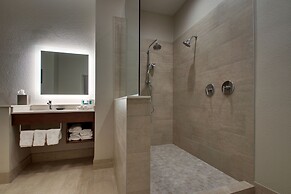 Holiday Inn Express Hotel & Suites Vernon College Area by IHG