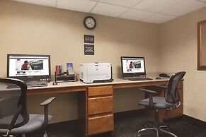 Hampton Inn & Suites Greenfield