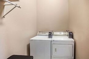 La Quinta Inn & Suites by Wyndham Pasadena