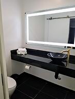 Glen Capri Inn & Suites - Burbank Universal