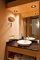 Hotel Le Dauphin Montreal Centre Ville