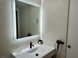 Hotel Le Dauphin Montreal Centre Ville