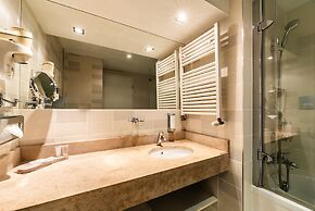 Atrium Fashion Hotel