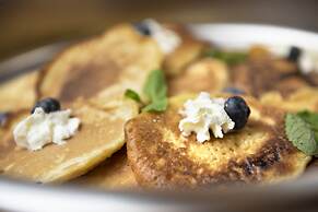 Atrium Fashion Hotel