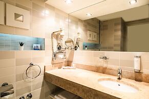 Atrium Fashion Hotel