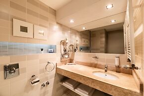 Atrium Fashion Hotel