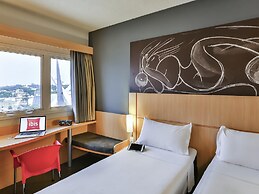 Ibis Goiania
