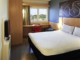 Ibis Goiania