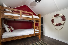 Noon Lodge at Mallard Bay