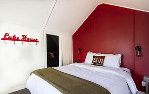 Noon Lodge at Mallard Bay