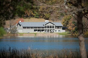 Peaks of Otter Lodge