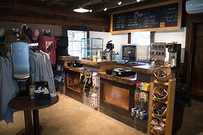 Peaks of Otter Lodge