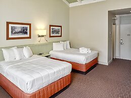 Peaks of Otter Lodge