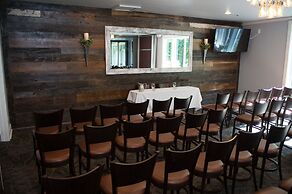 Peaks of Otter Lodge