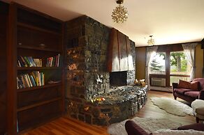 Lotus Mountain Retreat
