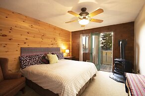 Lotus Mountain Retreat