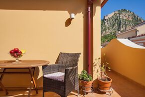 Aetoma Hotel